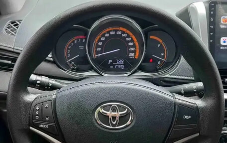 Toyota Yaris XP150 рестайлинг, 2022 год, 1 330 000 рублей, 10 фотография