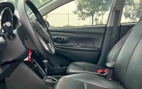 Toyota Yaris XP150 рестайлинг, 2022 год, 1 330 000 рублей, 6 фотография