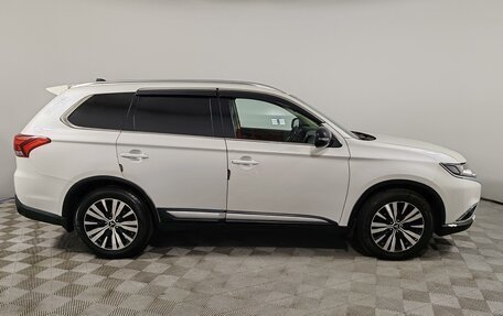 Mitsubishi Outlander III рестайлинг 3, 2016 год, 1 649 000 рублей, 4 фотография
