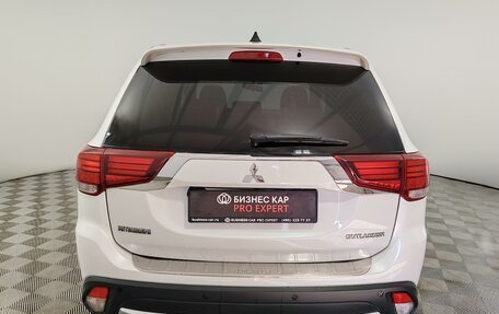 Mitsubishi Outlander III рестайлинг 3, 2016 год, 1 649 000 рублей, 6 фотография
