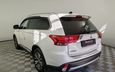 Mitsubishi Outlander III рестайлинг 3, 2016 год, 1 649 000 рублей, 7 фотография