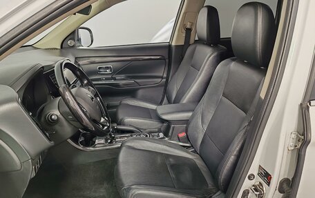 Mitsubishi Outlander III рестайлинг 3, 2016 год, 1 649 000 рублей, 15 фотография