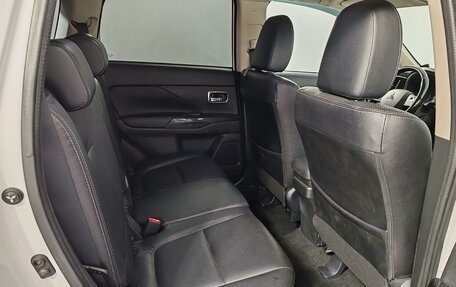 Mitsubishi Outlander III рестайлинг 3, 2016 год, 1 649 000 рублей, 20 фотография