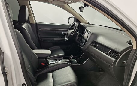 Mitsubishi Outlander III рестайлинг 3, 2016 год, 1 649 000 рублей, 19 фотография