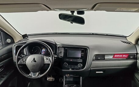 Mitsubishi Outlander III рестайлинг 3, 2016 год, 1 649 000 рублей, 13 фотография