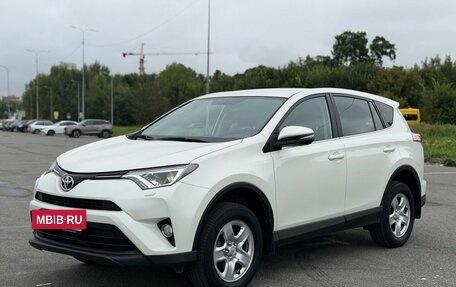Toyota RAV4, 2018 год, 2 200 000 рублей, 3 фотография