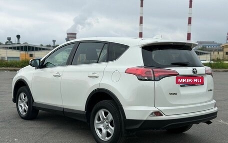 Toyota RAV4, 2018 год, 2 200 000 рублей, 4 фотография