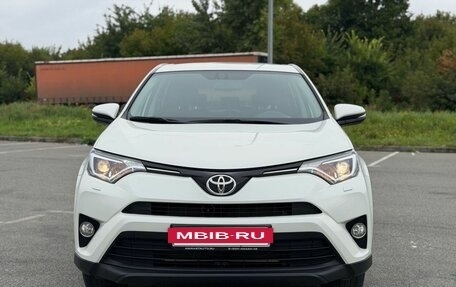 Toyota RAV4, 2018 год, 2 200 000 рублей, 2 фотография
