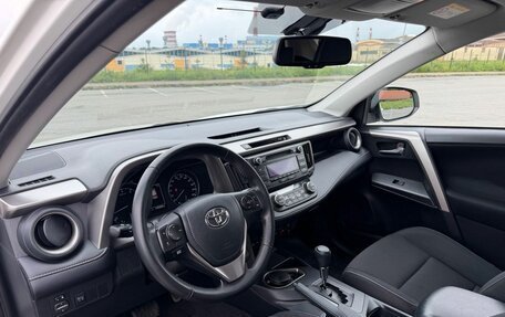 Toyota RAV4, 2018 год, 2 200 000 рублей, 12 фотография
