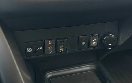 Toyota RAV4, 2018 год, 2 200 000 рублей, 19 фотография