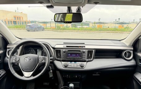 Toyota RAV4, 2018 год, 2 200 000 рублей, 21 фотография