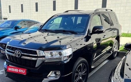 Toyota Land Cruiser 200, 2017 год, 5 400 000 рублей, 2 фотография
