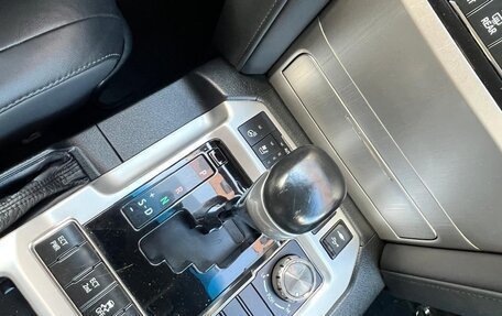 Toyota Land Cruiser 200, 2017 год, 5 400 000 рублей, 7 фотография