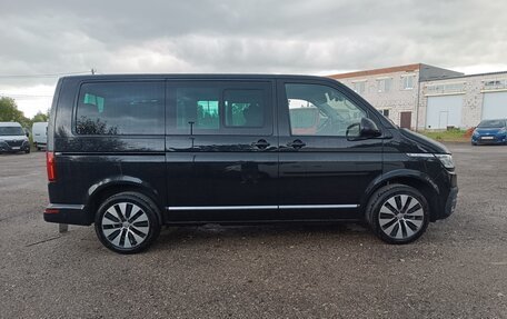 Volkswagen Multivan T6 рестайлинг, 2023 год, 9 400 000 рублей, 5 фотография