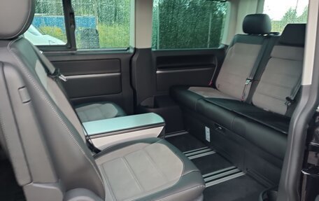 Volkswagen Multivan T6 рестайлинг, 2023 год, 9 400 000 рублей, 8 фотография