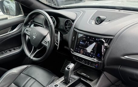Maserati Levante I, 2022 год, 3 000 000 рублей, 4 фотография