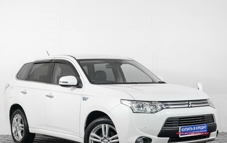 Mitsubishi Outlander III рестайлинг 3, 2014 год, 1 689 000 рублей, 2 фотография