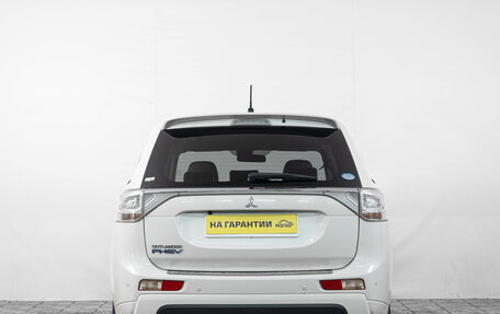 Mitsubishi Outlander III рестайлинг 3, 2014 год, 1 689 000 рублей, 6 фотография