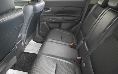 Mitsubishi Outlander III рестайлинг 3, 2014 год, 1 689 000 рублей, 10 фотография