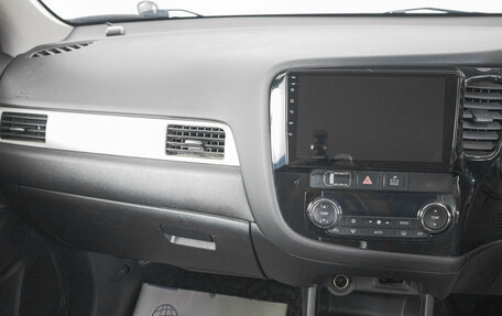 Mitsubishi Outlander III рестайлинг 3, 2014 год, 1 689 000 рублей, 13 фотография