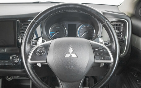 Mitsubishi Outlander III рестайлинг 3, 2014 год, 1 689 000 рублей, 16 фотография