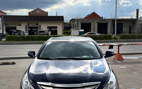 Hyundai Sonata VI, 2011 год, 930 000 рублей, 1 фотография