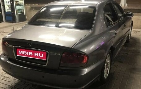 Hyundai Sonata IV рестайлинг, 2002 год, 260 000 рублей, 1 фотография