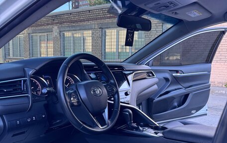Toyota Camry, 2019 год, 2 250 000 рублей, 15 фотография