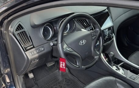 Hyundai Sonata VI, 2011 год, 930 000 рублей, 9 фотография