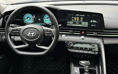 Hyundai Elantra, 2023 год, 1 780 000 рублей, 13 фотография