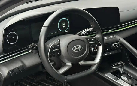 Hyundai Elantra, 2023 год, 1 780 000 рублей, 12 фотография