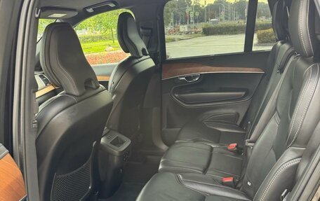 Volvo XC90 II рестайлинг, 2018 год, 3 330 000 рублей, 8 фотография