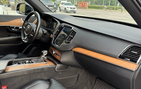 Volvo XC90 II рестайлинг, 2018 год, 3 330 000 рублей, 22 фотография