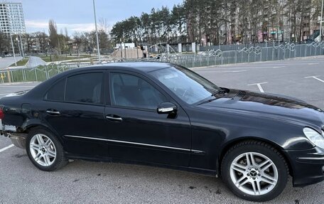 Mercedes-Benz E-Класс, 2004 год, 950 000 рублей, 10 фотография