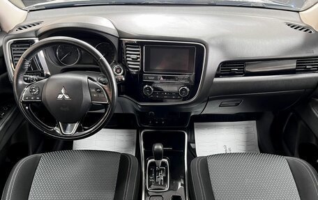 Mitsubishi Outlander III рестайлинг 3, 2020 год, 2 345 000 рублей, 10 фотография