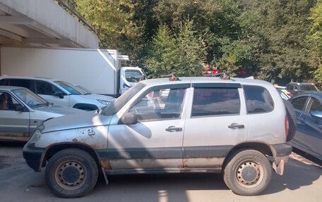Chevrolet Niva I рестайлинг, 2004 год, 150 000 рублей, 1 фотография