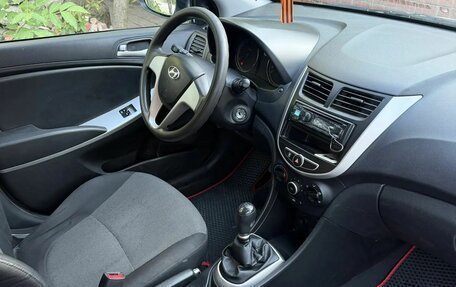 Hyundai Solaris II рестайлинг, 2013 год, 700 000 рублей, 8 фотография