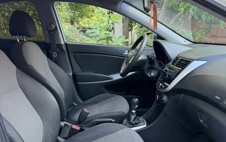 Hyundai Solaris II рестайлинг, 2013 год, 700 000 рублей, 10 фотография