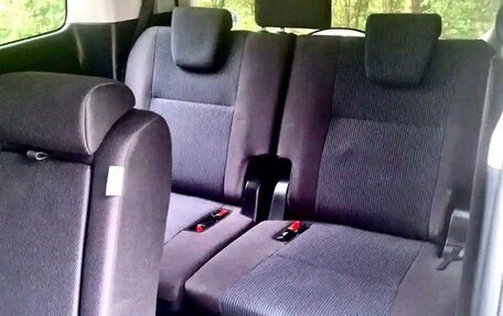 Toyota Noah III, 2019 год, 2 600 000 рублей, 7 фотография