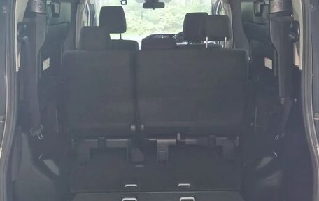 Toyota Noah III, 2019 год, 2 600 000 рублей, 10 фотография