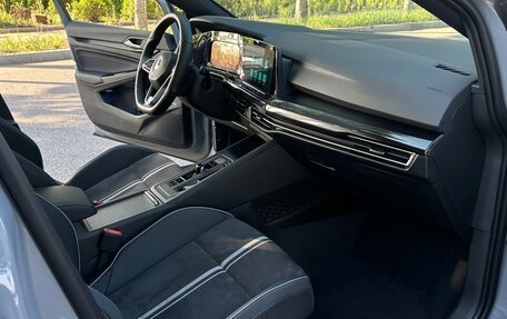 Volkswagen Golf VIII, 2023 год, 1 930 000 рублей, 9 фотография
