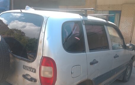 Chevrolet Niva I рестайлинг, 2004 год, 150 000 рублей, 3 фотография