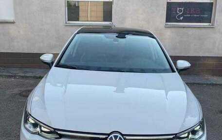 Volkswagen Golf VIII, 2022 год, 1 820 000 рублей, 2 фотография