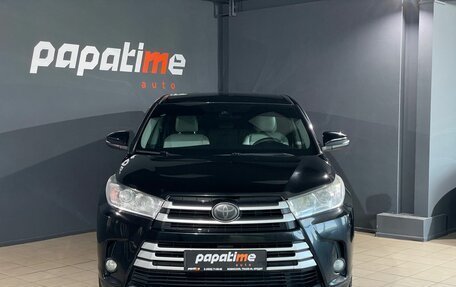 Toyota Highlander III, 2017 год, 3 230 000 рублей, 2 фотография