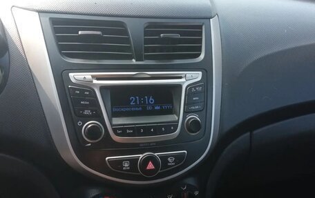 Hyundai Solaris II рестайлинг, 2015 год, 850 000 рублей, 11 фотография