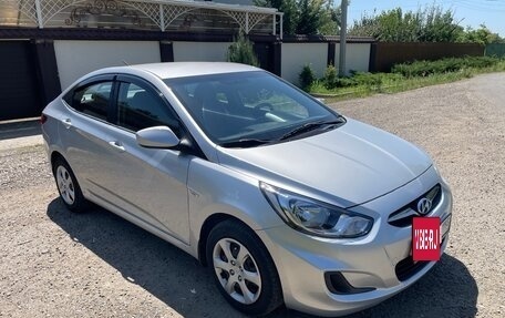 Hyundai Solaris II рестайлинг, 2013 год, 690 000 рублей, 2 фотография