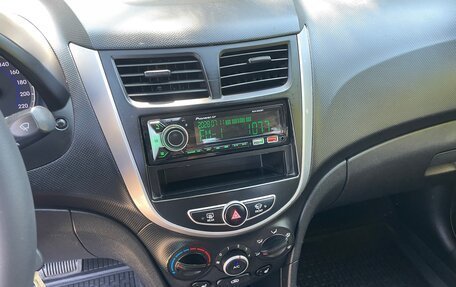 Hyundai Solaris II рестайлинг, 2013 год, 690 000 рублей, 25 фотография