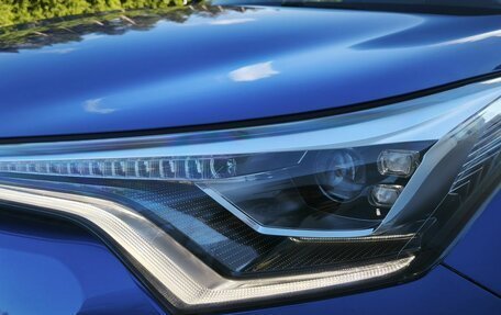 Toyota C-HR I рестайлинг, 2018 год, 1 950 000 рублей, 8 фотография