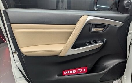 Mitsubishi Montero Sport, 2022 год, 3 800 000 рублей, 12 фотография