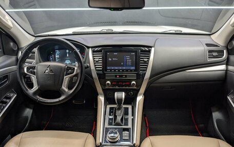 Mitsubishi Montero Sport, 2022 год, 3 800 000 рублей, 22 фотография